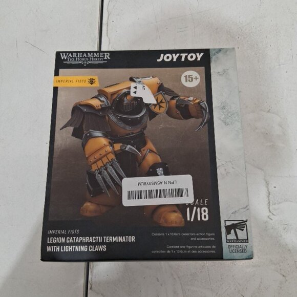 Warhammer Imperial Fists Legion Cataphractii Terminator with Lightning Claws - Picture 4 of 6